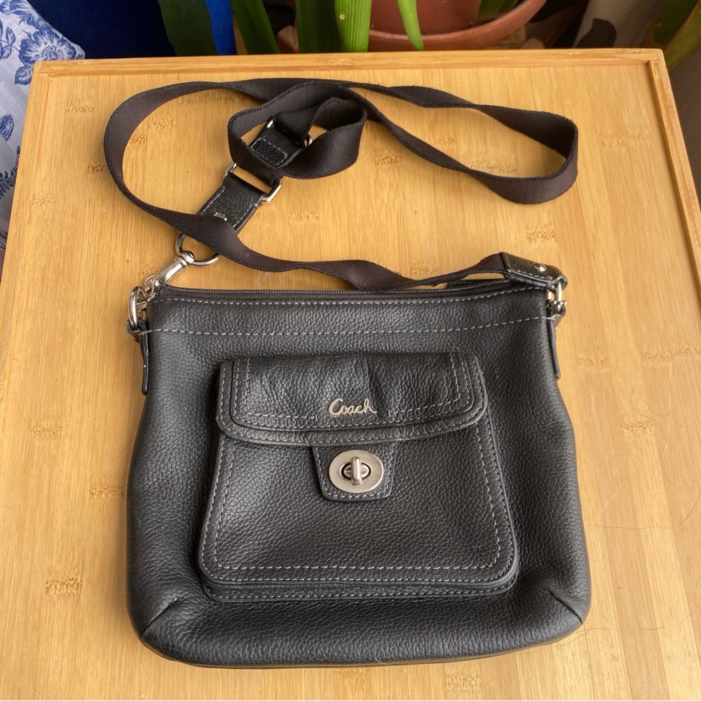 Coach Black Pebbled Leather Turn Lock Pocket Swingpack Crossbody Bag F45012